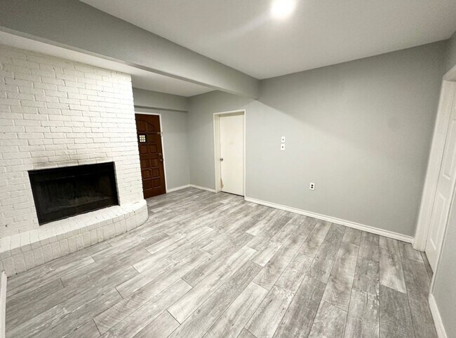 Building Photo - 4 Bed 2 Bath on Large Lot Ready to Rent ASAP!