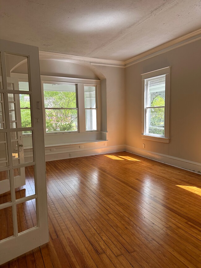 Front bedroom - 114 S 5th Ave