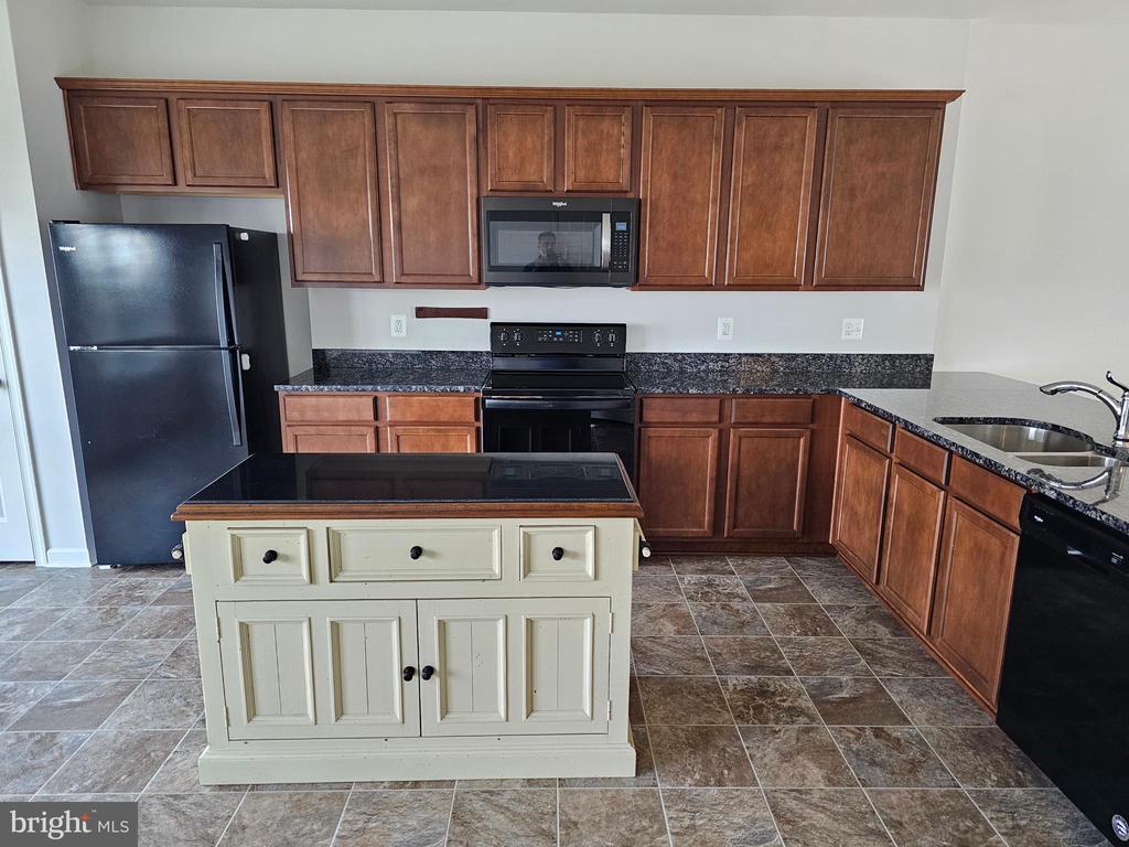 Building Photo - 215 Crofton Ct