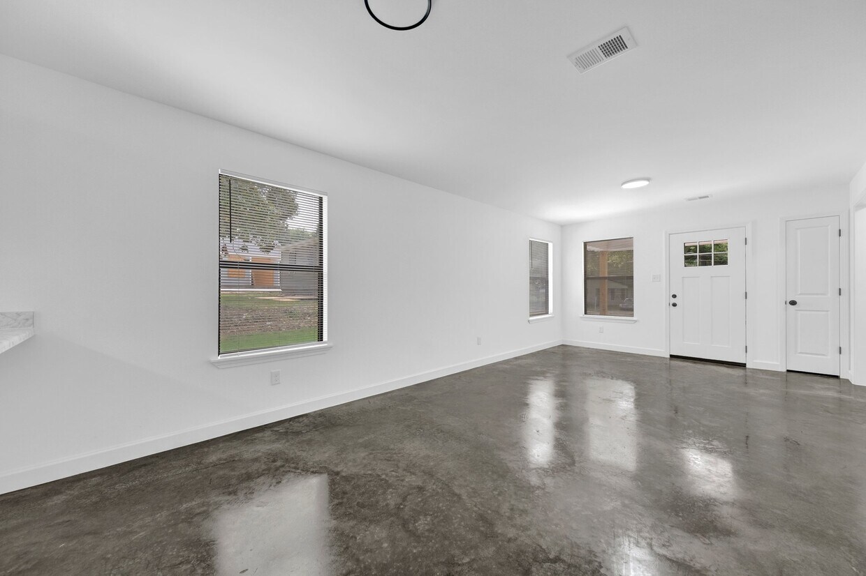 Building Photo - 34 E Geeter Rd