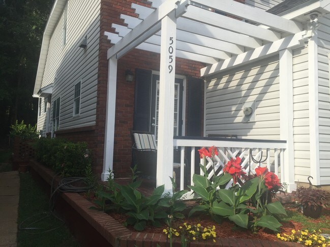 Foto del edificio - 5059 Mint Hill Ct
