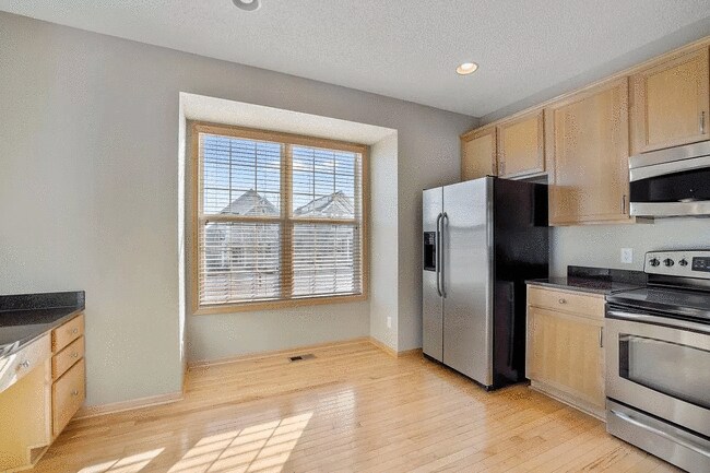 Kitchen - 10024 Gentian Dr