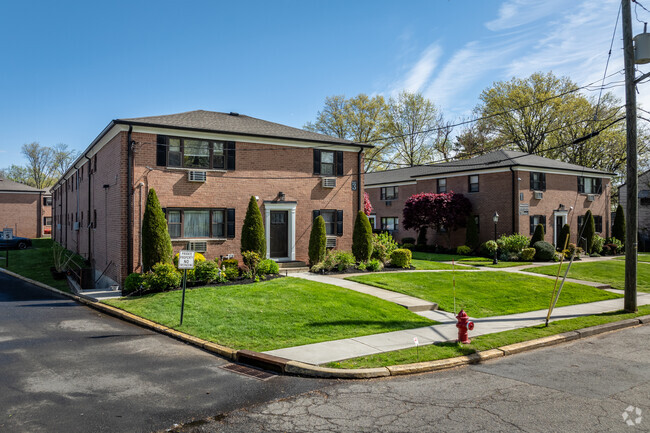 Building Photo - Bridgeton Apartments