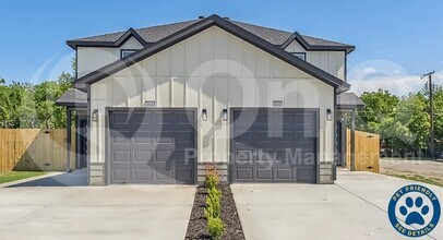 Building Photo - 8001 W Elizabeth Ln
