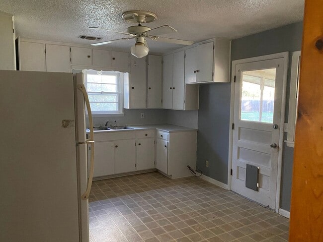 Foto del edificio - 2 bed 1 1/2 bath