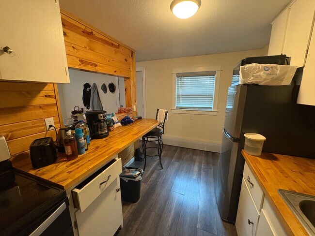 Building Photo - Modern 1 Bedroom Unit in Central Manhattan!