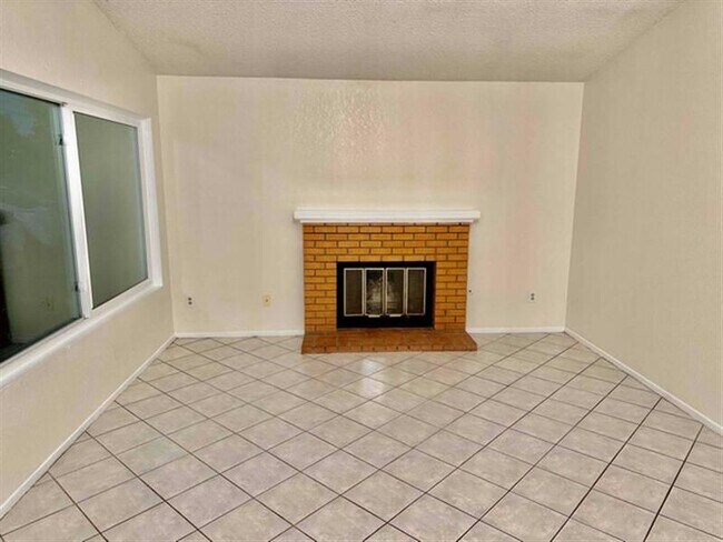 Foto del edificio - Muir Ave.