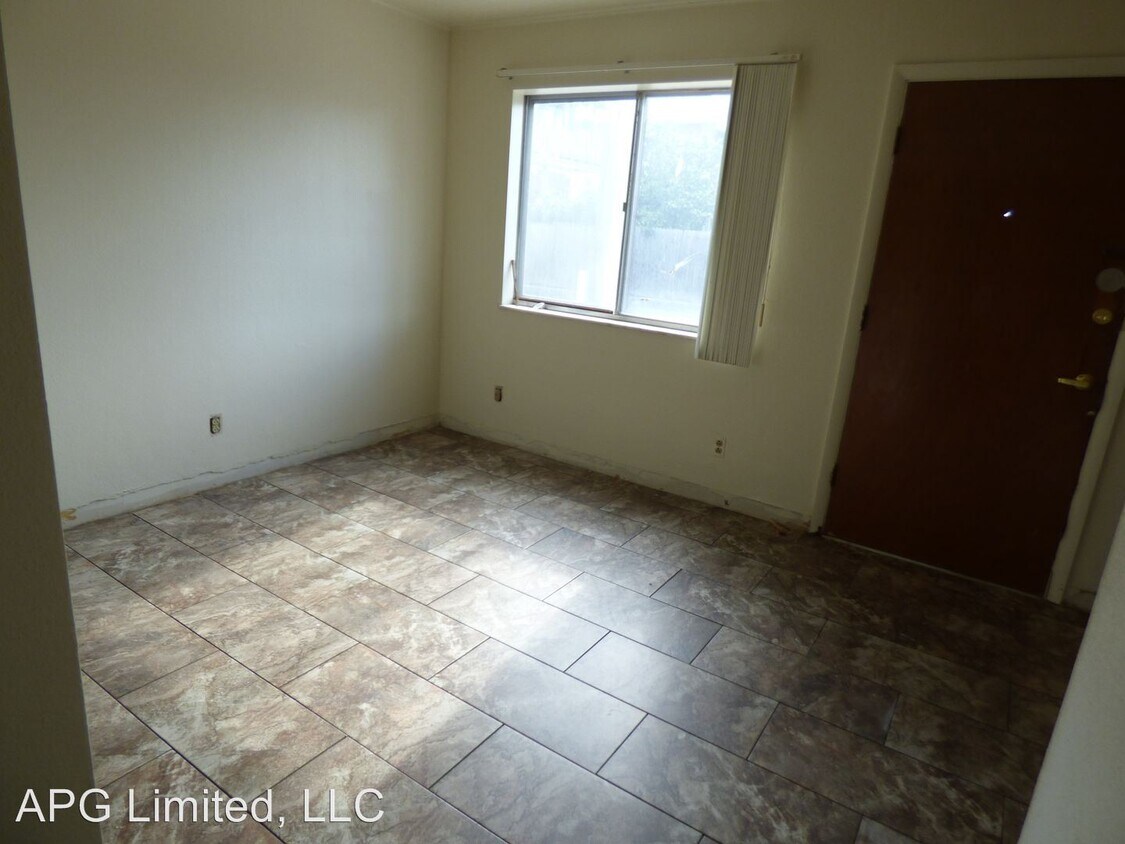 Building Photo - 818 Themis St