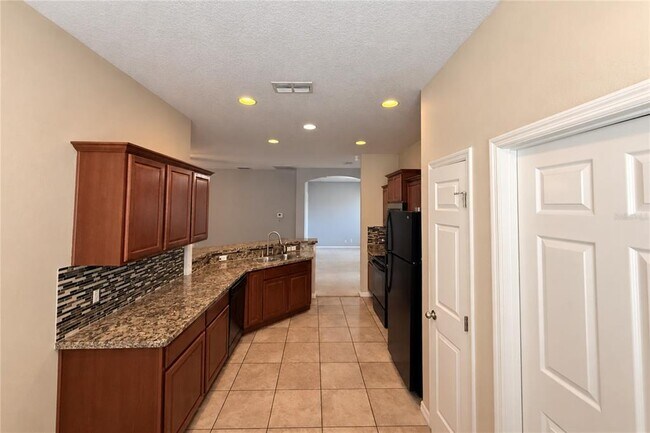 Building Photo - 152 Highland Meadows Ave
