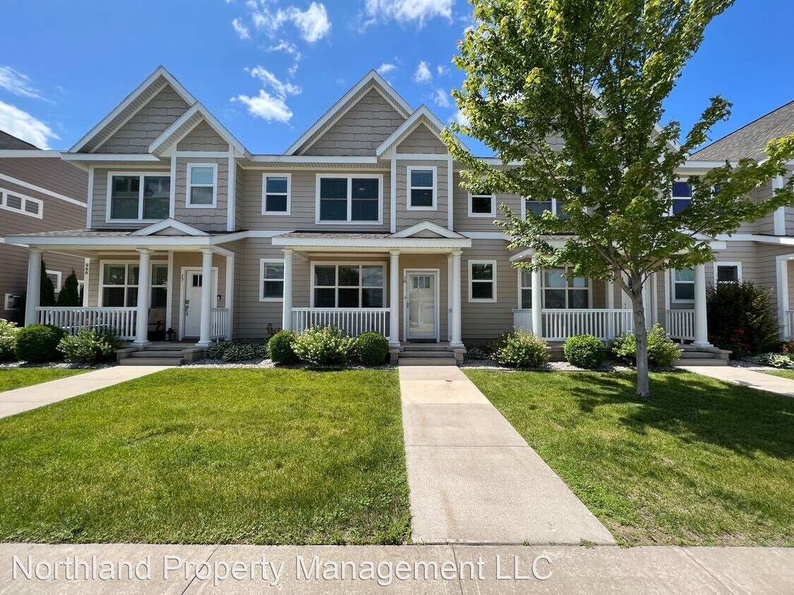 Primary Photo - 3 br, 2.5 bath House - 966 Lake Ridge Dr #18