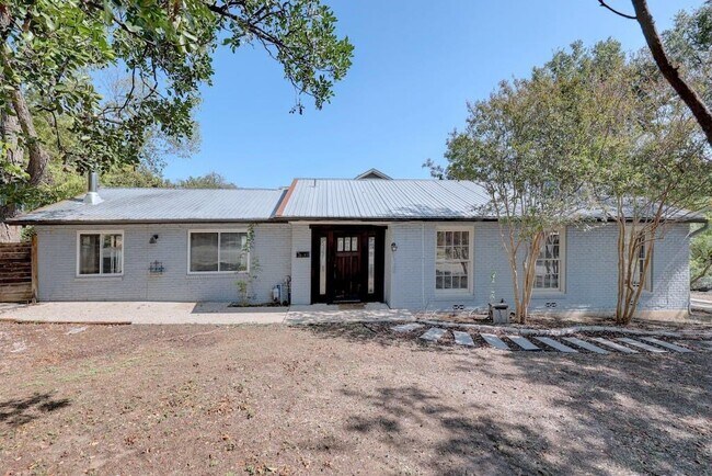 Building Photo - 2640 W 45th St