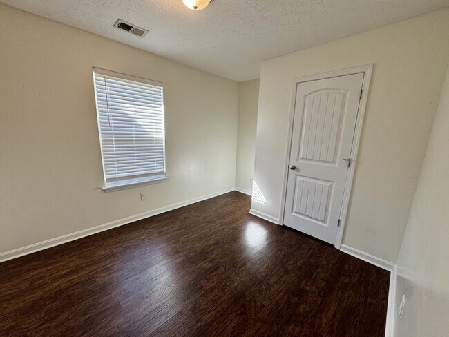 Foto del edificio - 119 McGowan Ave