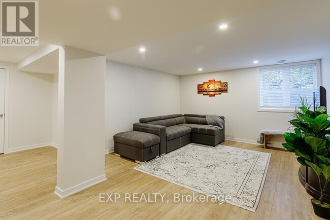 Photo du bâtiment - 194 Willow Creek Cir