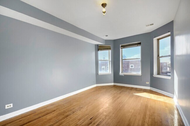 Foto del edificio - 7724 S Cornell Ave