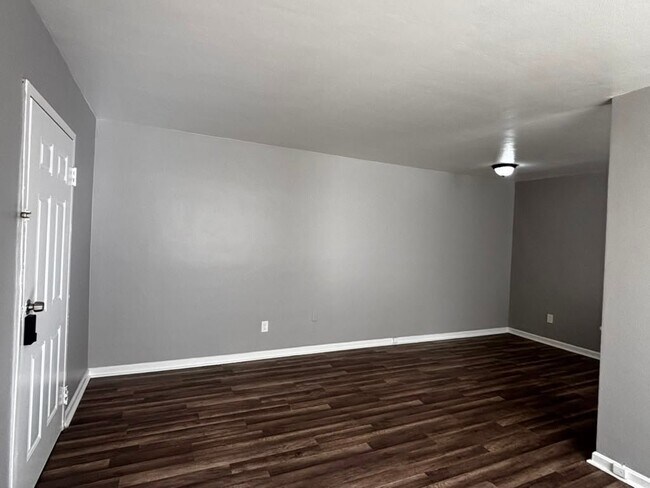 Building Photo - 13955 Superior Rd