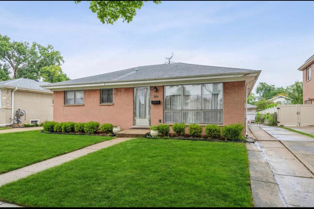 Foto principal - 5924 Monroe St