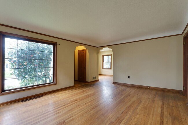 Foto del edificio - Charming 1901 Bungalow with Modern Updates...
