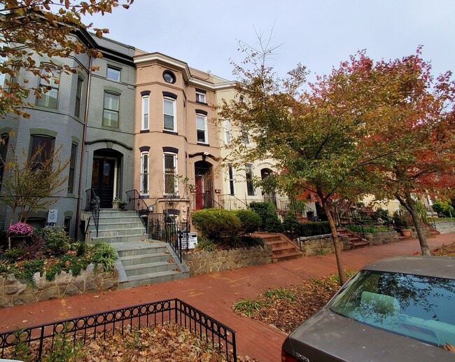 Building Photo - 1338 Independence Ave SE