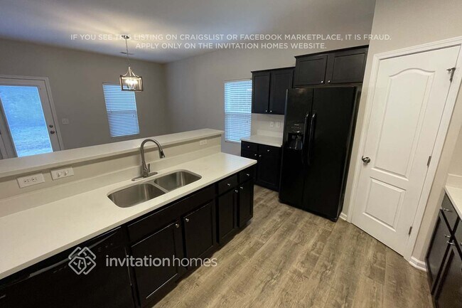 Building Photo - 136 Autumn Bluff Cir