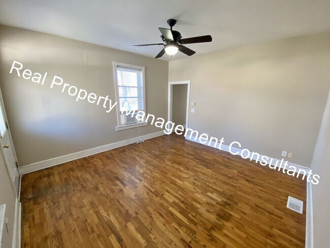 Building Photo - 515 Miami St