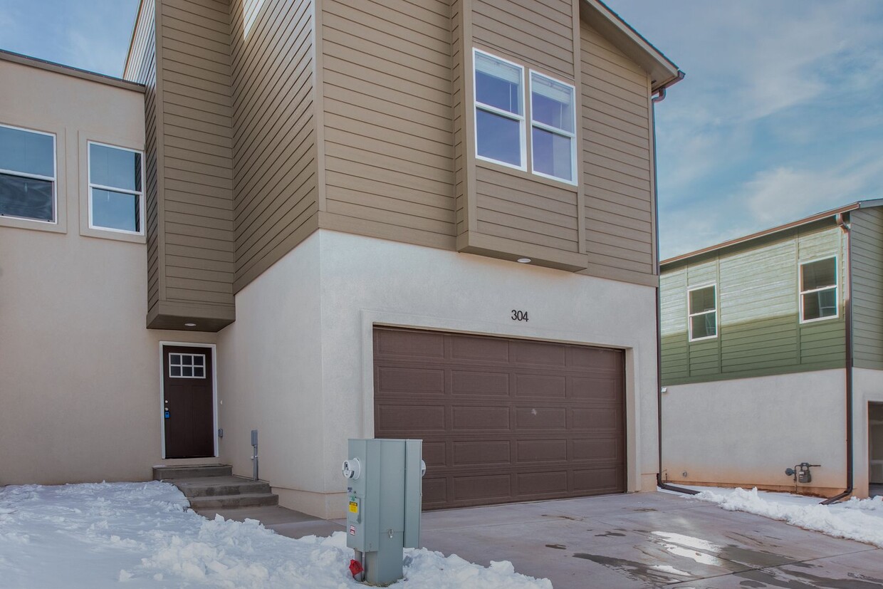 Primary Photo - Brand New Woodland Park Townhome!