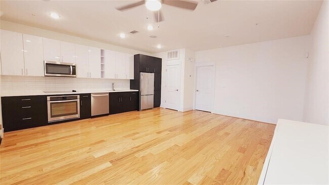 Foto del edificio - 2401 Crawford St