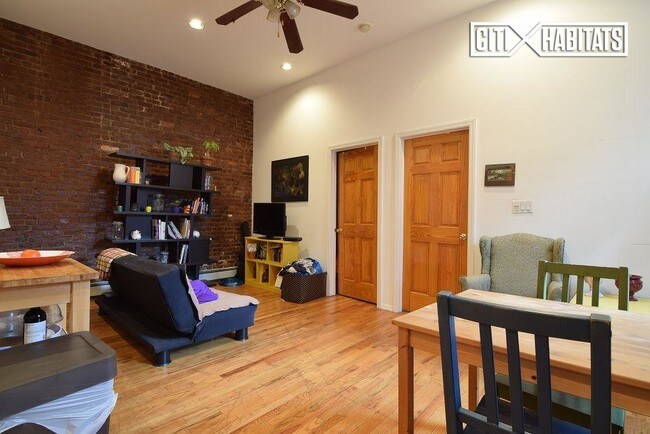 Building Photo - 624 5th Ave