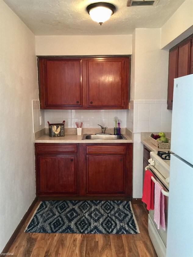 Foto principal - 1802 Cooper Foster Park Rd W