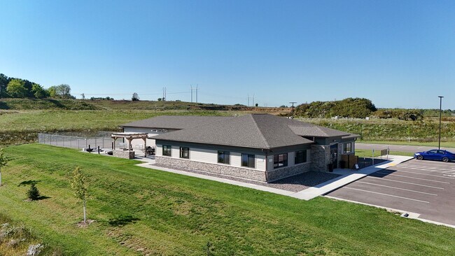 Foto del edificio - SCS Eau Claire Apartment Community