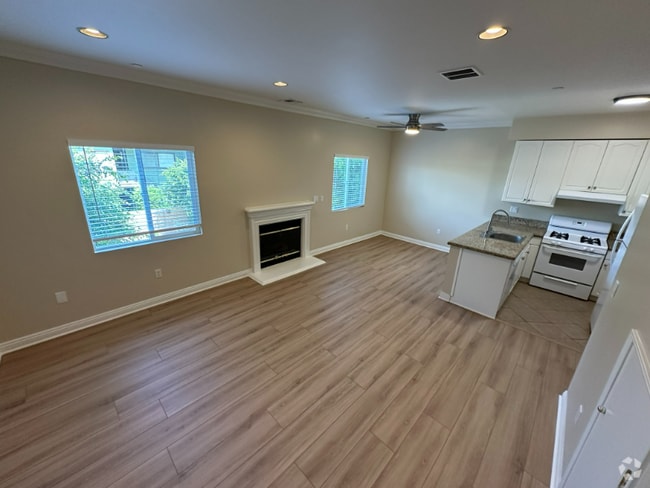 Building Photo - 22651 Del Valle St