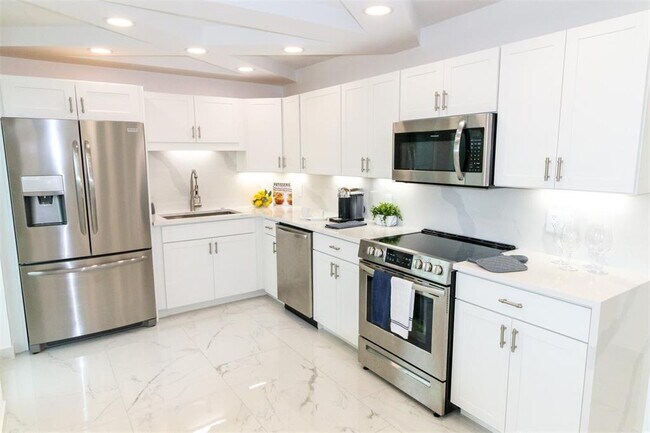 Foto del edificio - 2400 NE 9th St