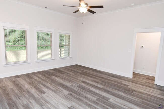 Building Photo - 209 Willowbrook Ln