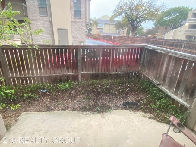 Building Photo - 2 br, 2.5 bath House - 11839 PARLIAMENT ST...