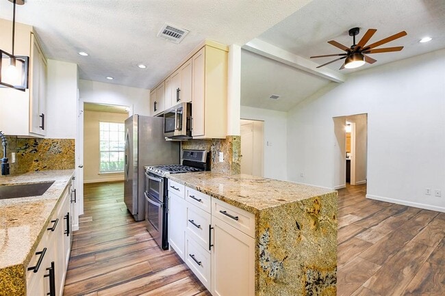 Building Photo - 25003 Spring Creek Dr