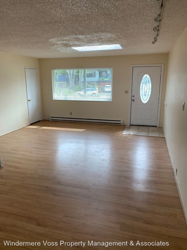 Building Photo - 3 br, 1 bath House - 4341 NE Hassalo Street