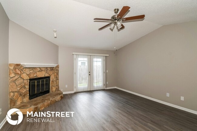 Building Photo - 12461 Hickory Hollow Dr