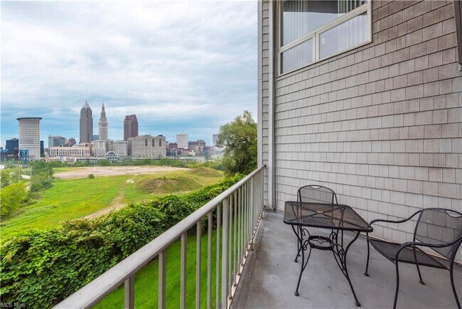 Foto del edificio - 1900 Grove Ct