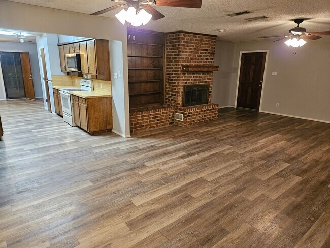 Building Photo - 6825 County Rd 527