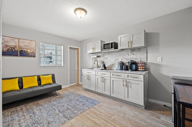 Foto del edificio - 4323 E Henry Ave