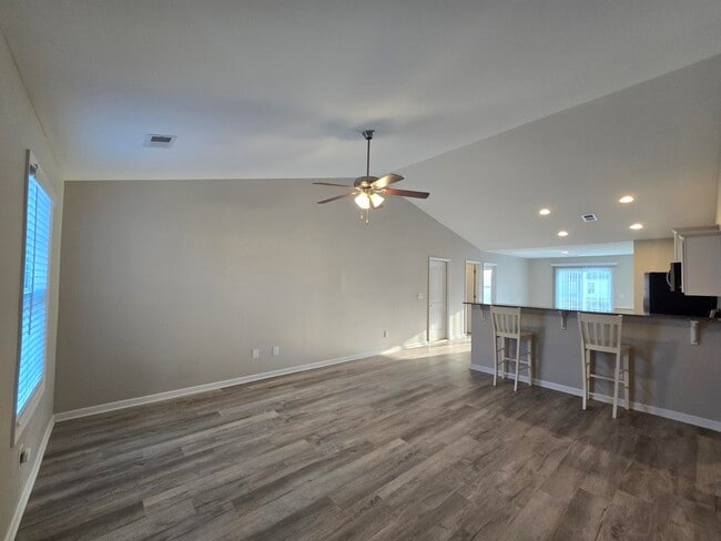 Building Photo - 452 Conifer St