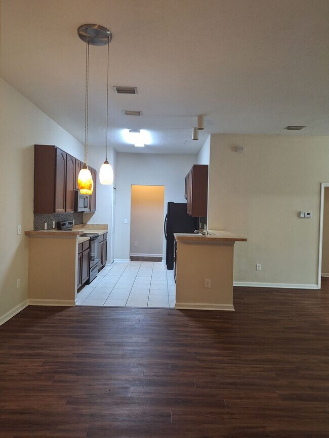 Building Photo - 7061 Snowy Canyon Dr