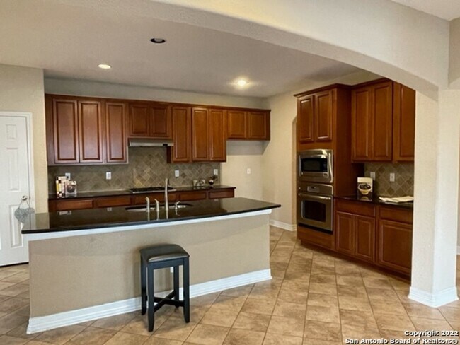 Building Photo - GOLD section of Bella Vista