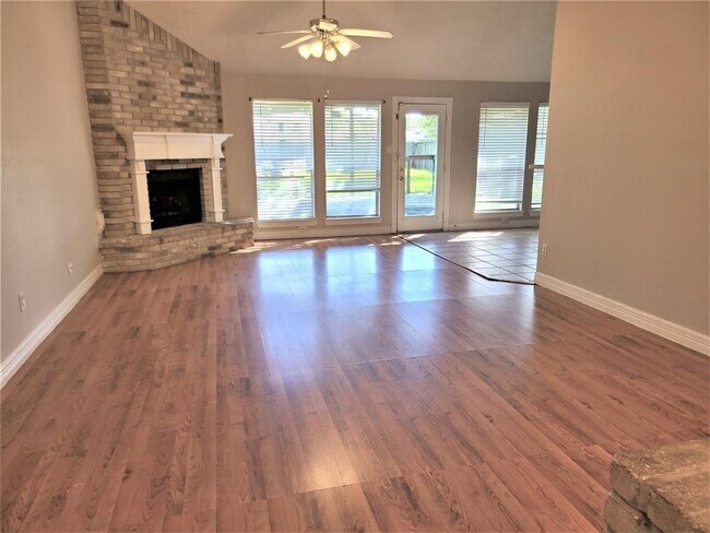 Building Photo - 8622 Sunny Ridge Dr