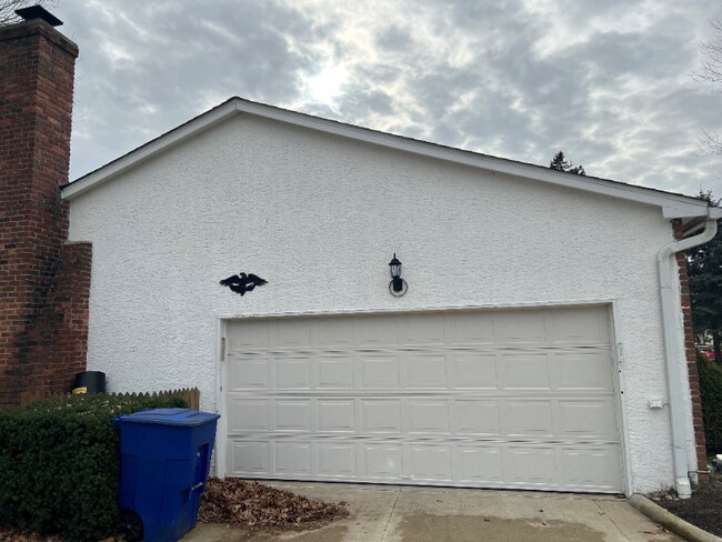 Building Photo - 2272 Oakhurst Dr