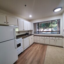 Building Photo - 351 N Ford Ave