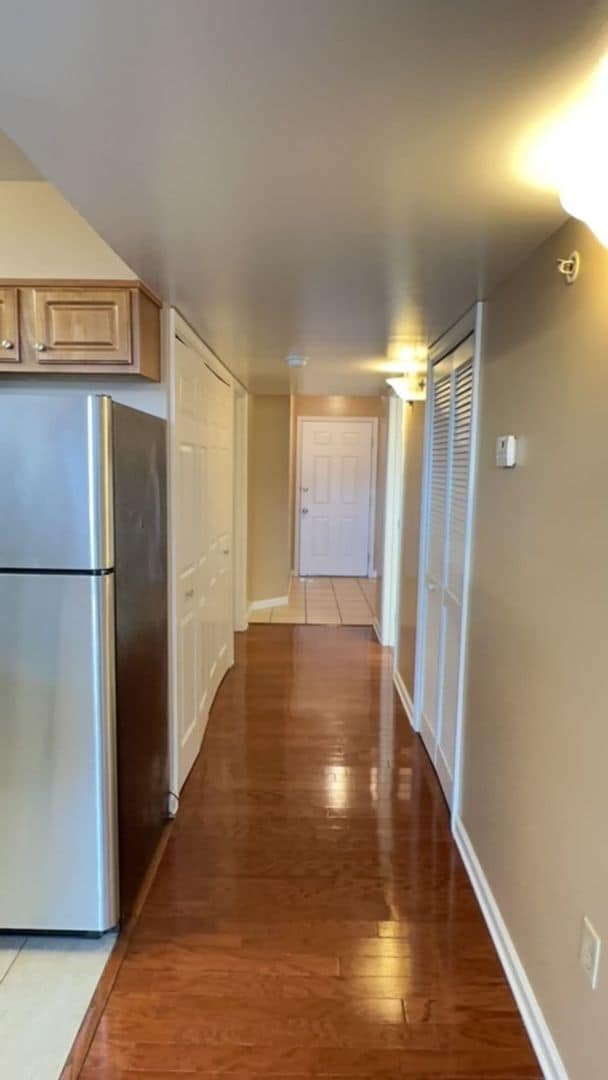 Foto del edificio - LAUREL STATION: Great location with TWO assigned parking spaces included! $3350 month, move in 8/...