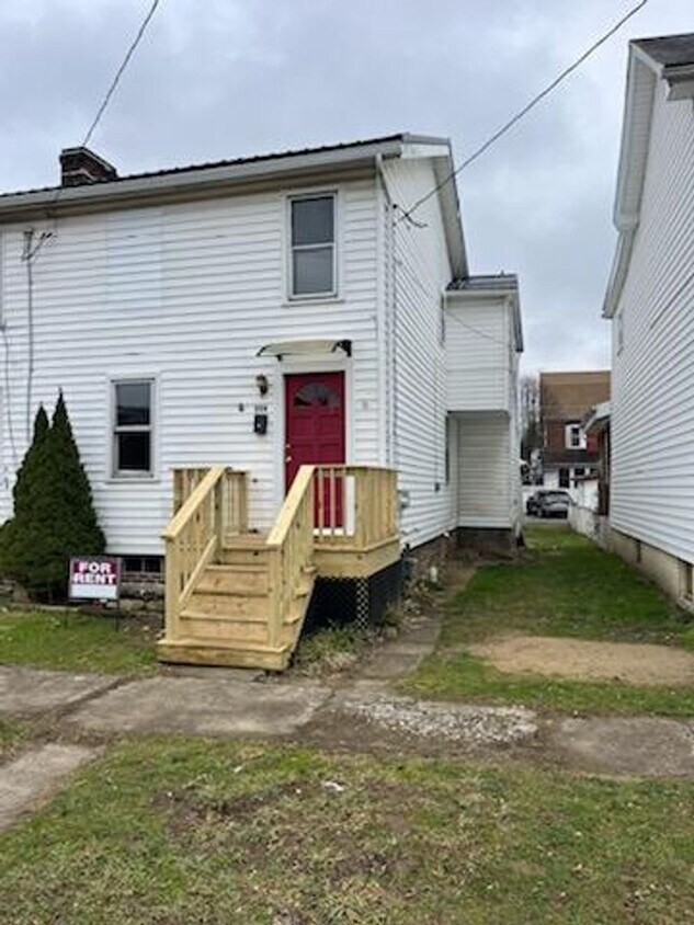 Primary Photo - 3 bedroom 1 bath home - fully renovated!