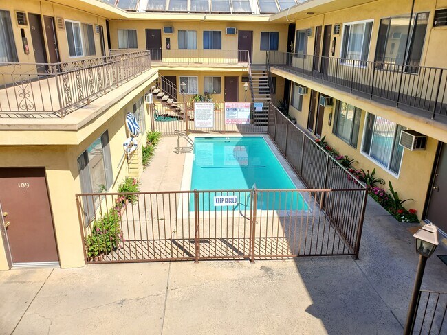 Foto del edificio - 6701 Fountain Ave