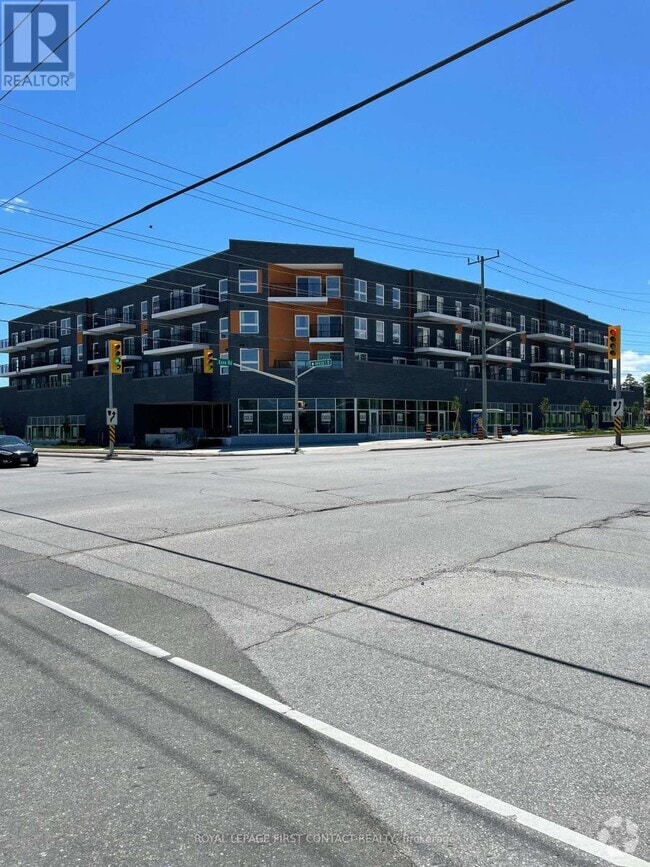 Building Photo - 430-430 Essa Rd