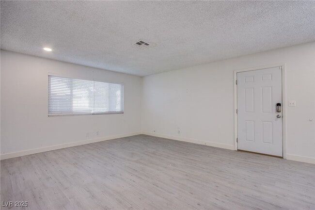 Building Photo - 5009 Evergreen Ave